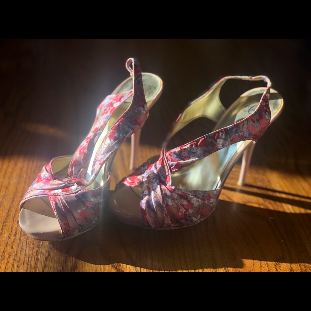 Floral print satin heels